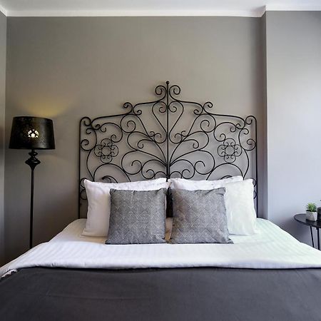 Captivating Old Town Apartment บูคาเรสต์ ภายนอก รูปภาพ