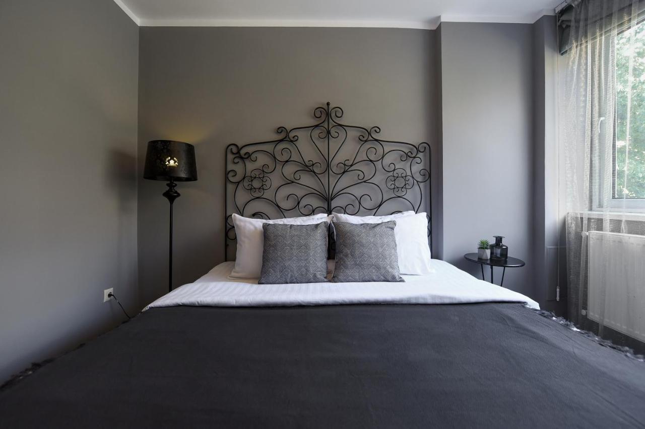 Captivating Old Town Apartment บูคาเรสต์ ภายนอก รูปภาพ